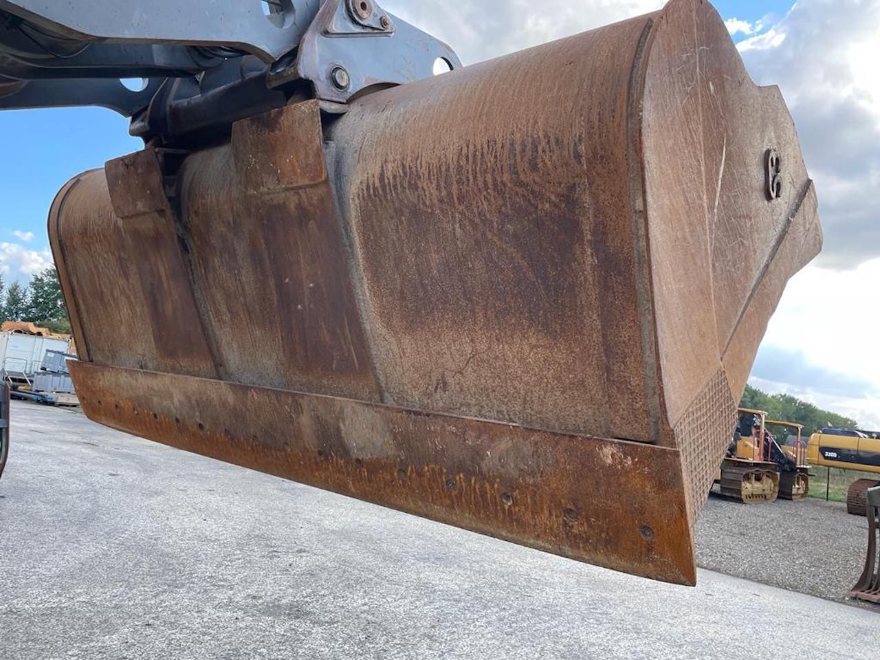 Dichte bak Volvo L220 Eurosteel