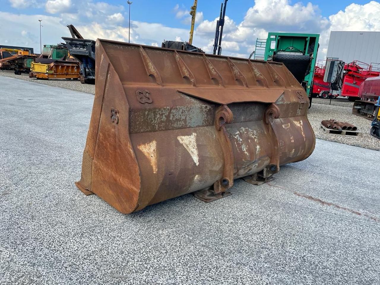 Dichte bak Volvo L220 Eurosteel