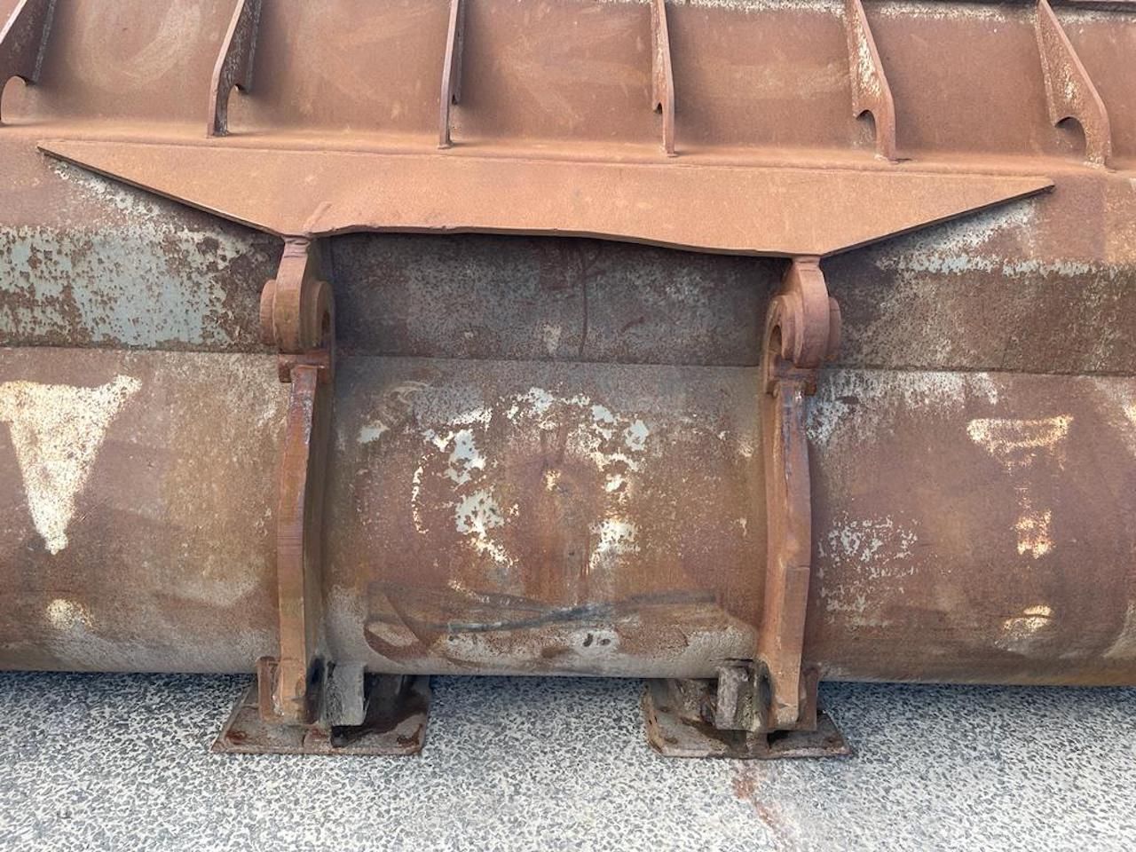 Dichte bak Volvo L220 Eurosteel