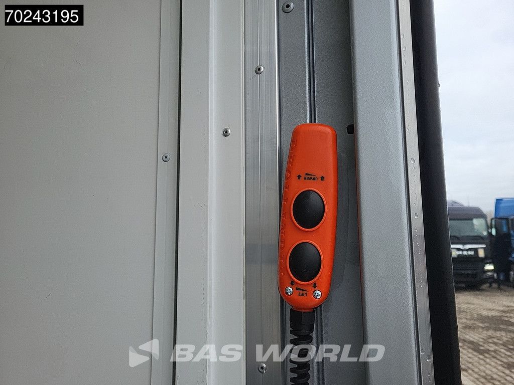 Iveco Daily 35C18 3.0L Automaat 180PK 1000KG Laadklep Zijdeur 2025-Model Bakwagen Dubbellucht ACC LED Navi Airco D'Hollandia 3,5t Trekgewicht Euro6 Meubelbak Koffer 21m3 A/C