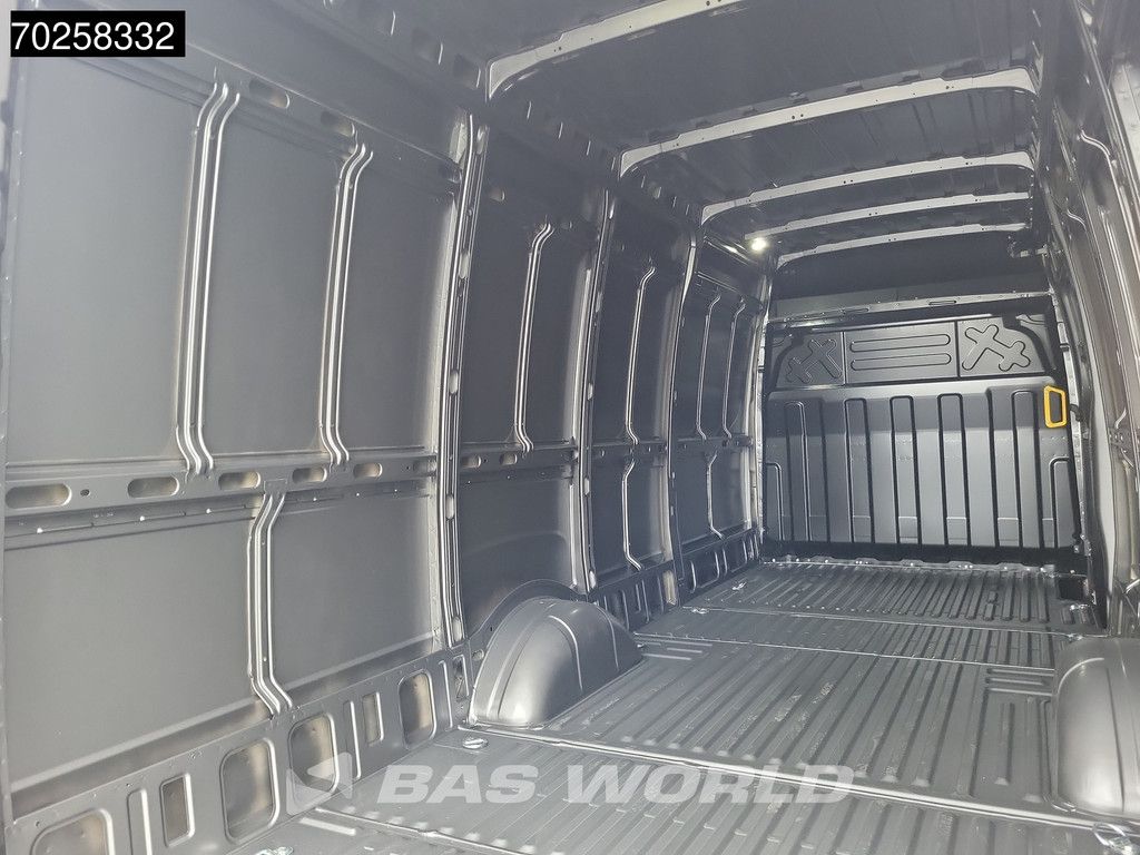 Iveco Daily 35S21 3.0L Automaat 210PK L3H2 2025-Model 3,5t Trekvermogen ACC LED CarPlay Camera Parkeersensoren Velgen 16m3 Euro6 L4H2 16m3 A/C
