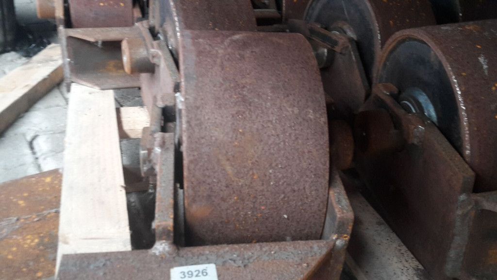 Looprollen track roller for road cleaning equipment