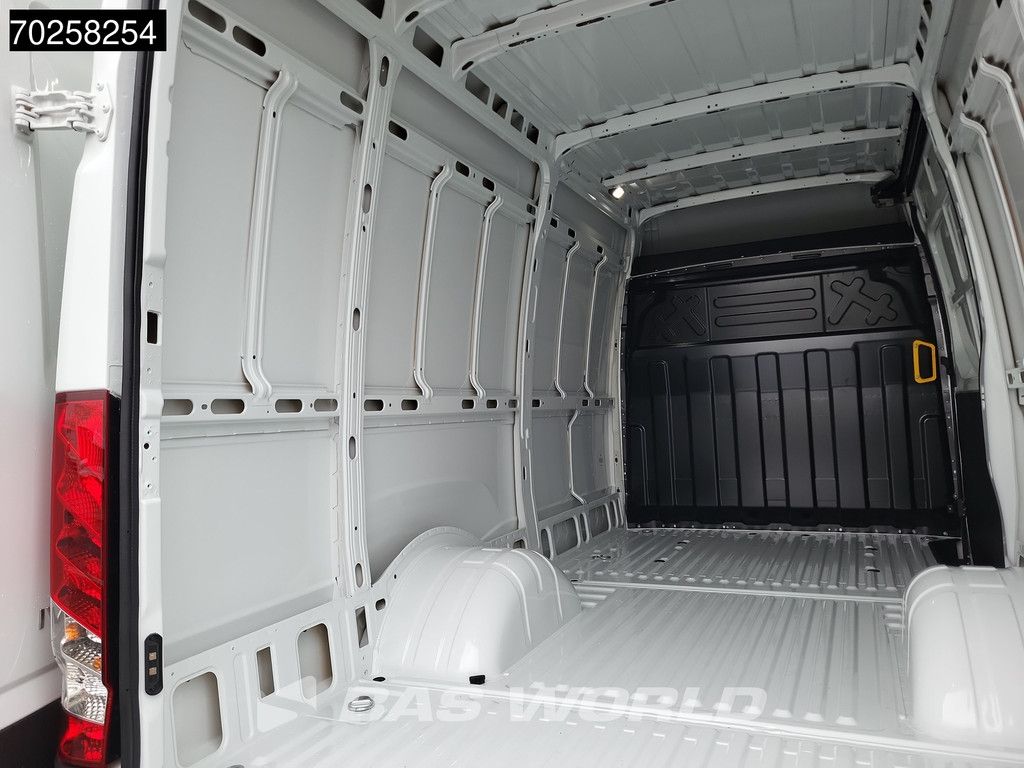 Iveco Daily 35C21 3.0L Black Edition Automaat 210PK L2H2 2025-Model Dubbellucht 3,5t Trekvermogen ACC LED CarPlay Camera Parkeersensoren Euro6 L2 12m3 A/C