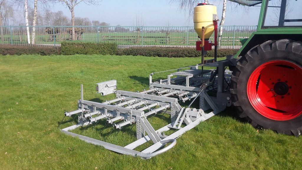 Graslandverzorgingsmachine meadow aerator