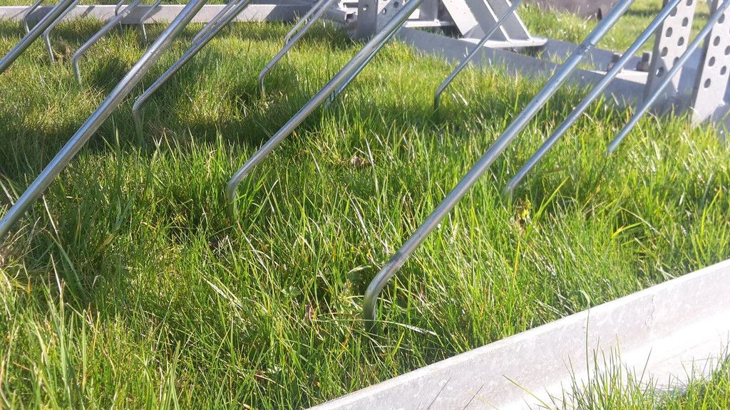 Graslandverzorgingsmachine meadow aerator