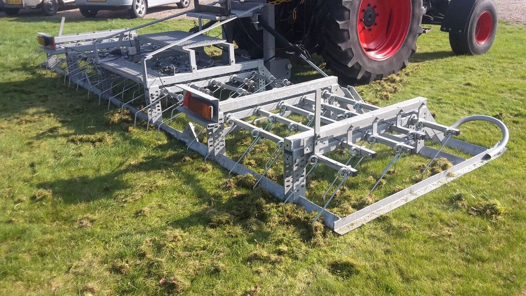 Graslandverzorgingsmachine meadow aerator