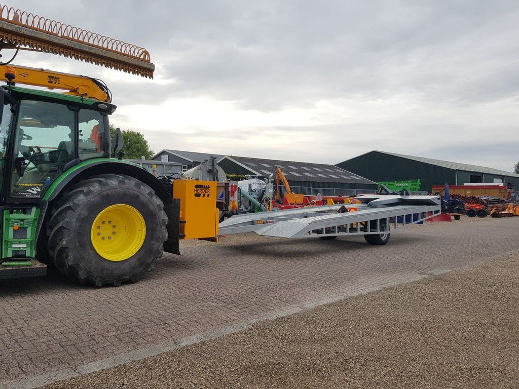 Mobiele Aagomac slootbrug car transporter trailer