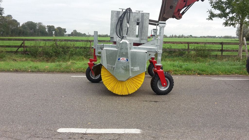 Loonwerkersveegmachine sweeper brush