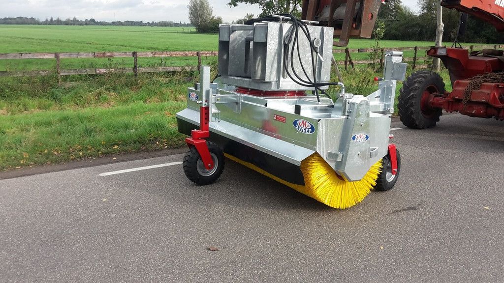 Loonwerkersveegmachine sweeper brush