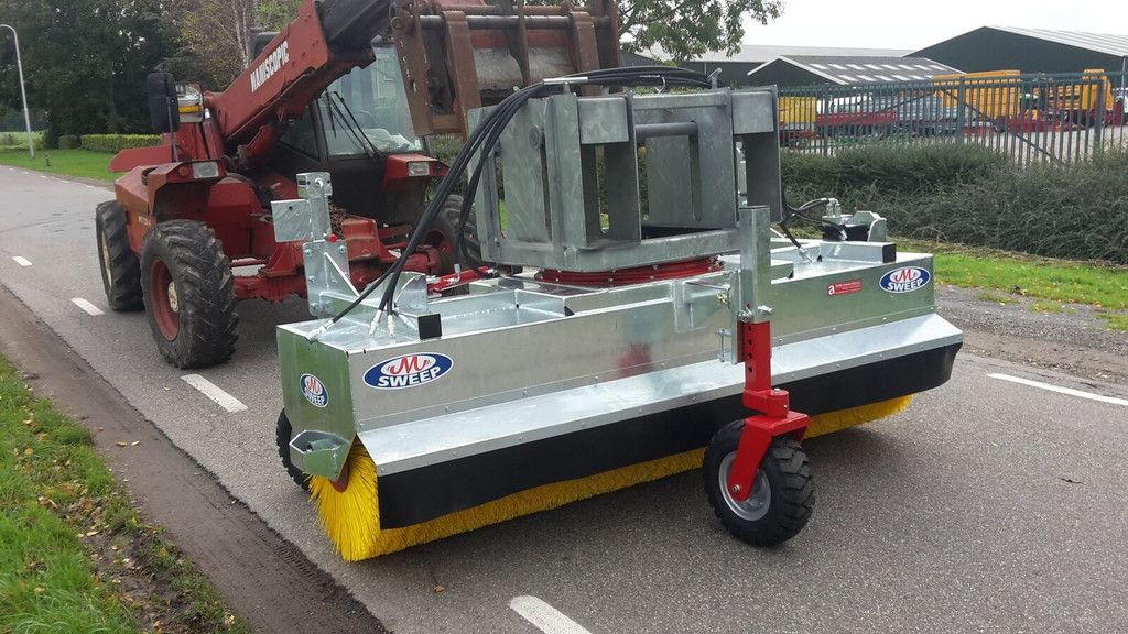 Loonwerkersveegmachine sweeper brush