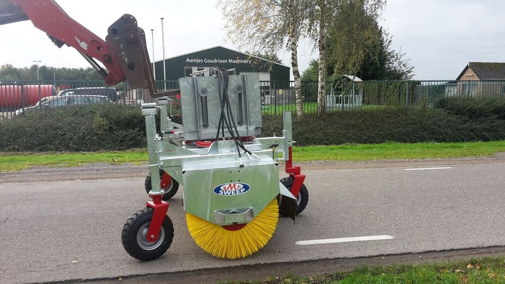 Loonwerkersveegmachine sweeper brush
