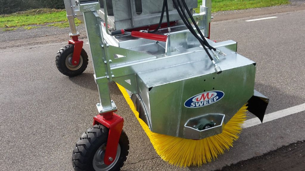 Loonwerkersveegmachine sweeper brush