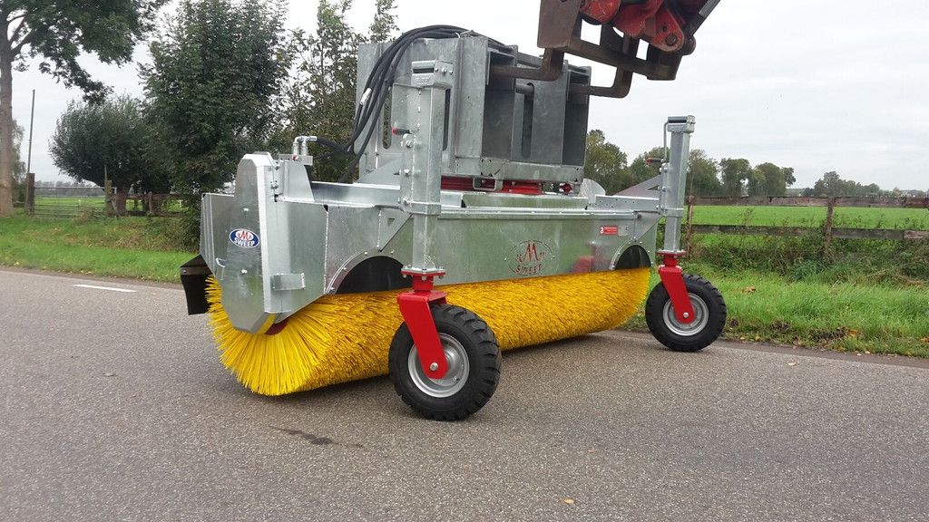 Loonwerkersveegmachine sweeper brush
