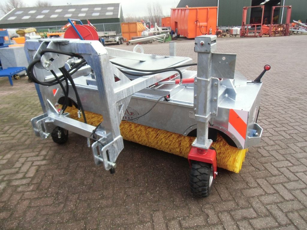 Loonwerkersveegmachine sweeper brush