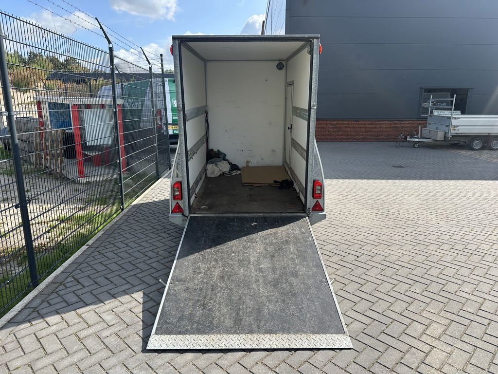 Onbekend GESLOTEN AANHANGWAGEN