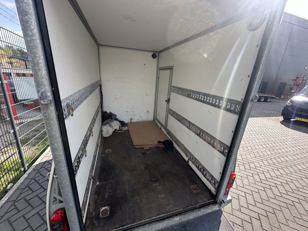 Onbekend GESLOTEN AANHANGWAGEN