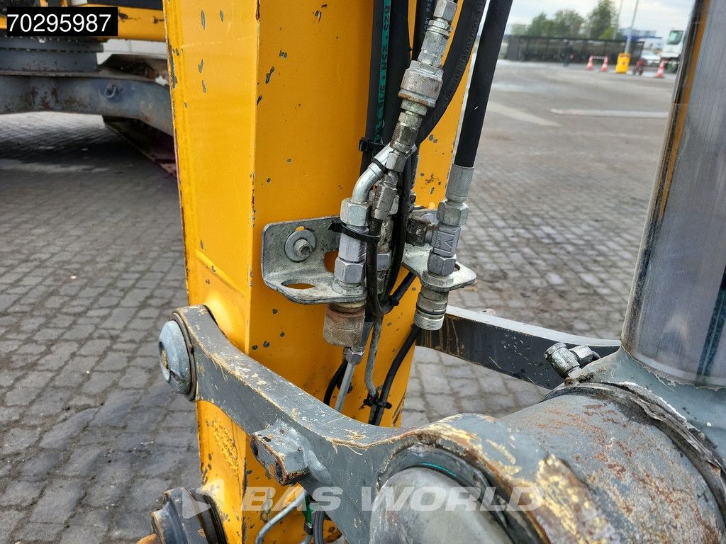 Liebherr Select R922 LC
