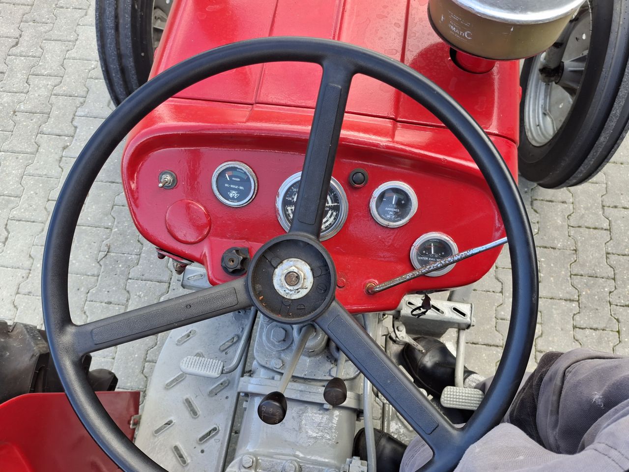 Massey ferguson 133
