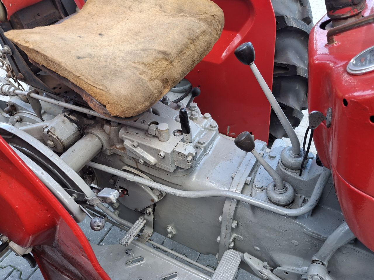 Massey ferguson 133