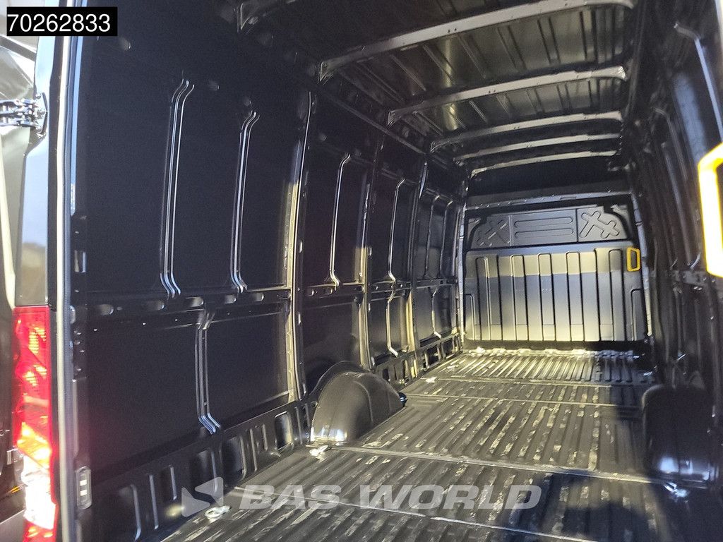Iveco Daily 35S21 3.0L Automaat Black Edition 210PK L3H2 2025-Model 3,5t Trekvermogen ACC LED CarPlay Camera Parkeersensoren Velgen 16m3 Euro6 L4H2 16m3 Klima