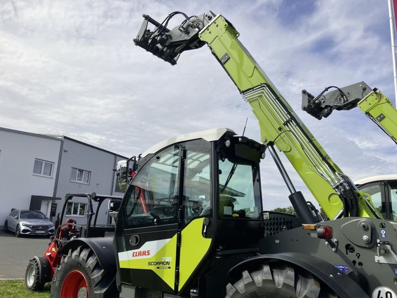Claas SCORPION 738 VARIPOWER 2