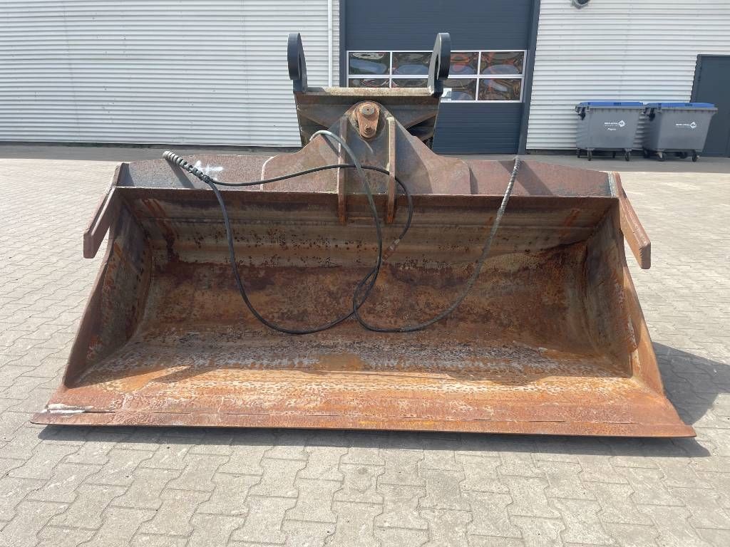 Eurosteel CW45 Kantelbak - Tiltingbucket - Schwenkloffel