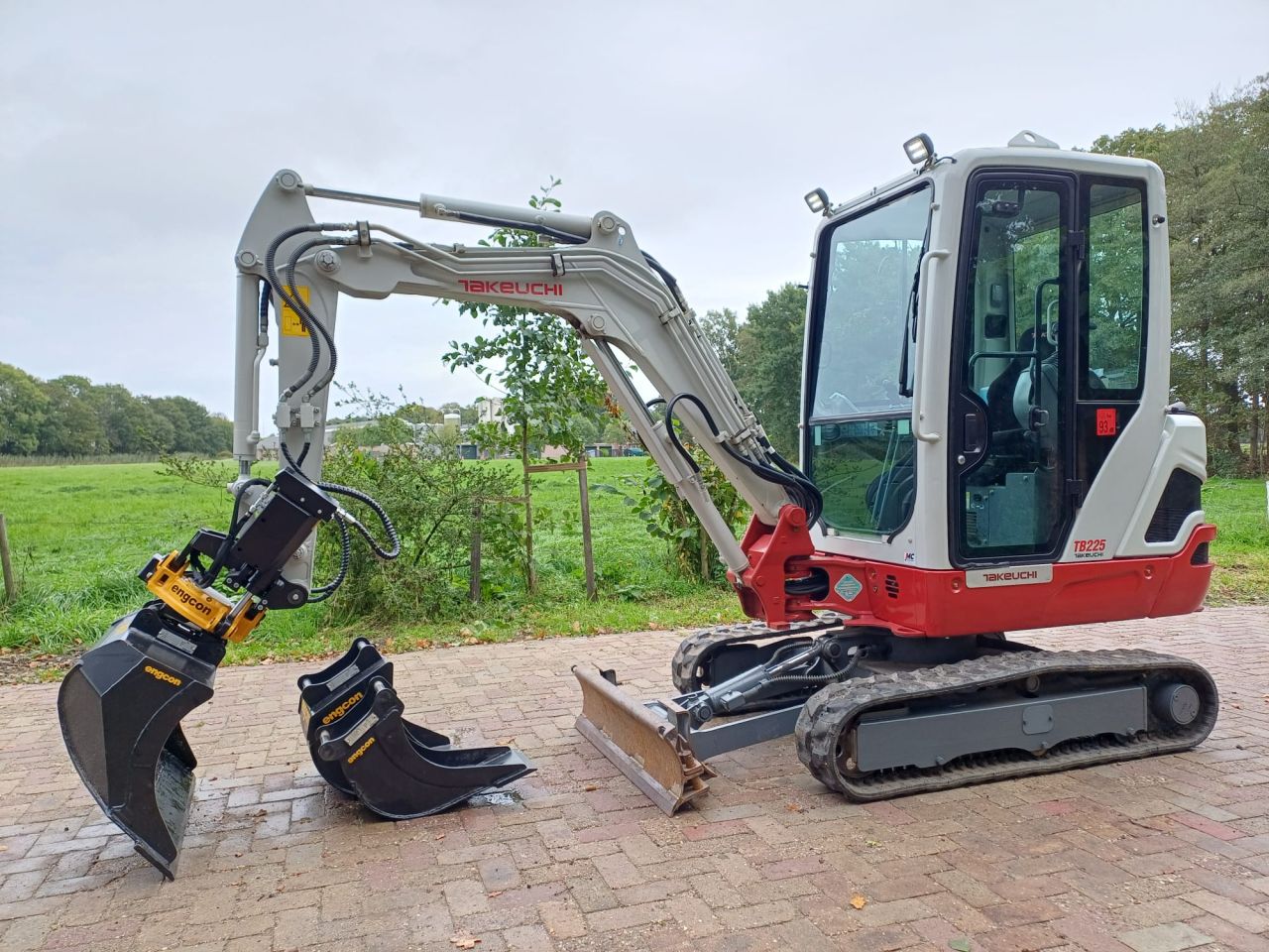 Takeuchi TB225 | bj2020 | 2123uur | Nieuwe Engcon