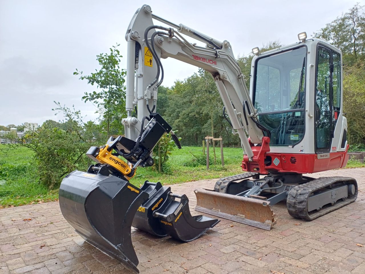 Takeuchi TB225 | bj2020 | 2123uur | Nieuwe Engcon