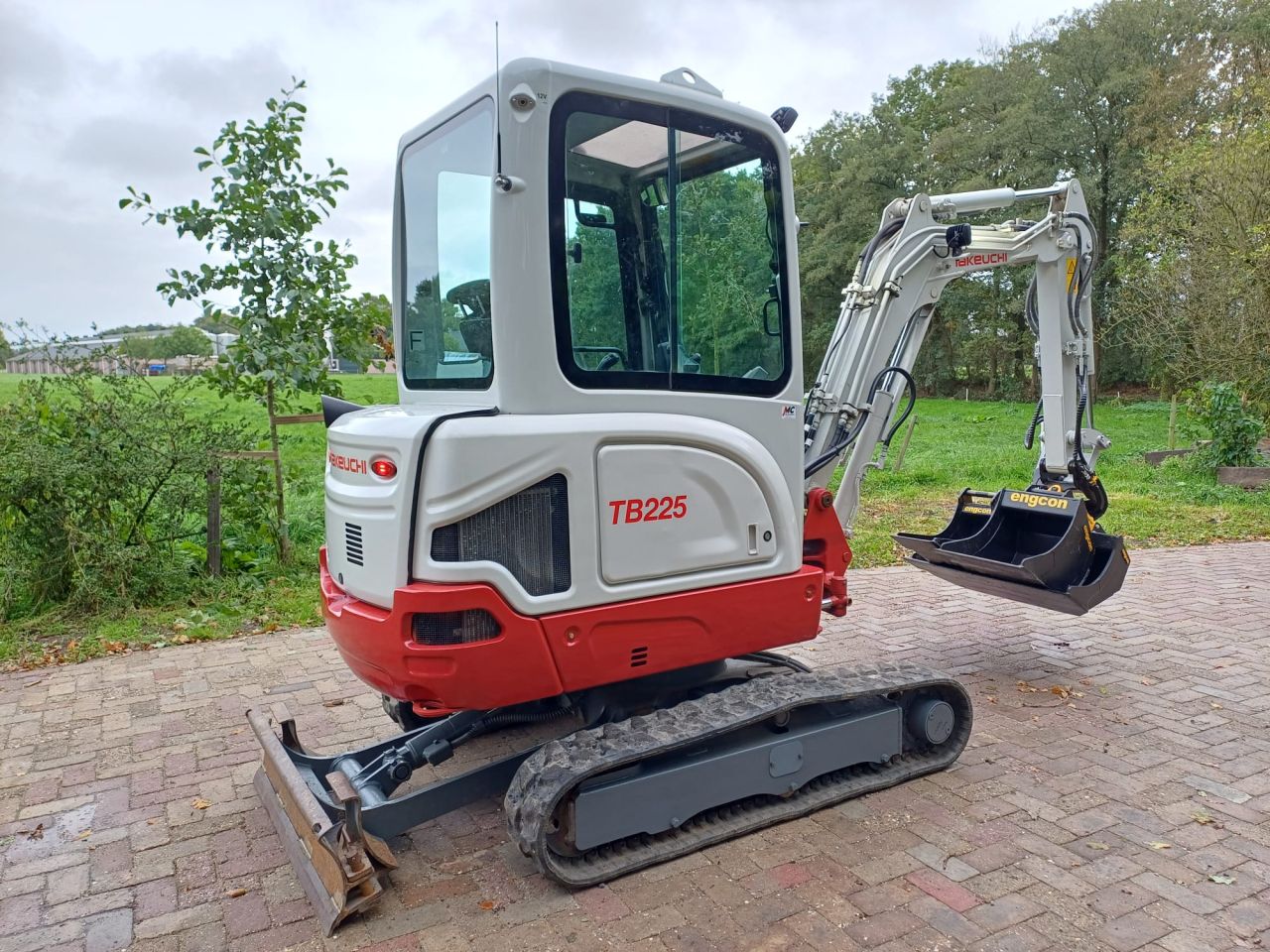 Takeuchi TB225 | bj2020 | 2123uur | Nieuwe Engcon