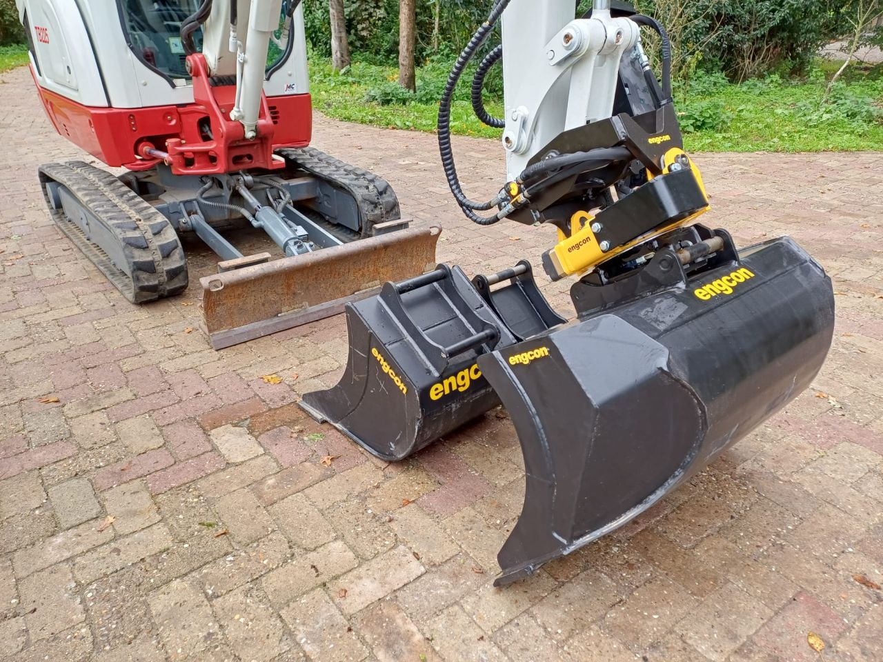 Takeuchi TB225 | bj2020 | 2123uur | Nieuwe Engcon