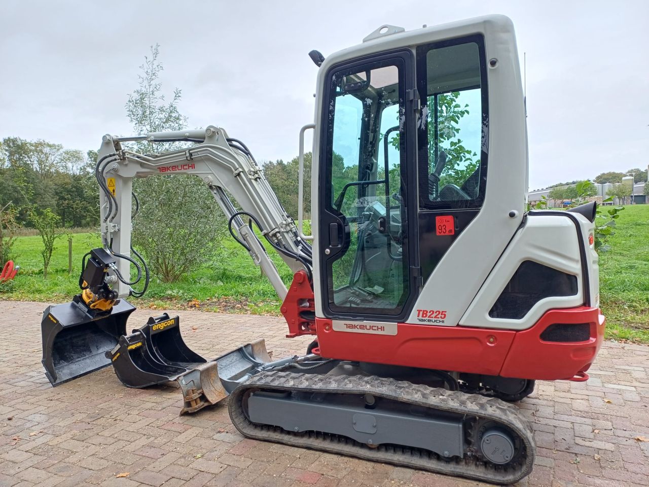 Takeuchi TB225 | bj2020 | 2123uur | Nieuwe Engcon
