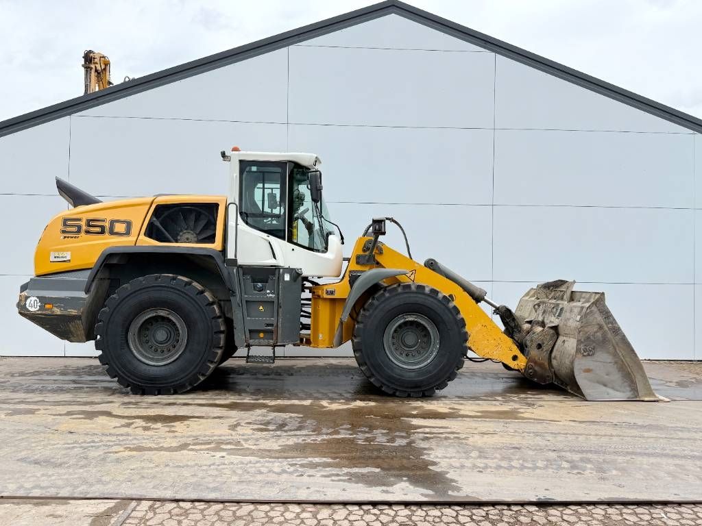 Liebherr L550 X-Power - Quick Coupler / Automatic Greasing