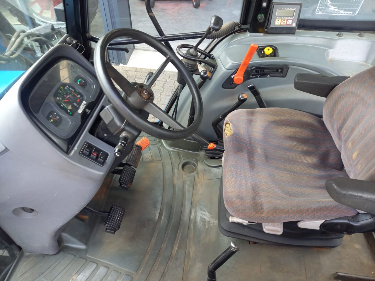 New Holland TL70 + frontlader
