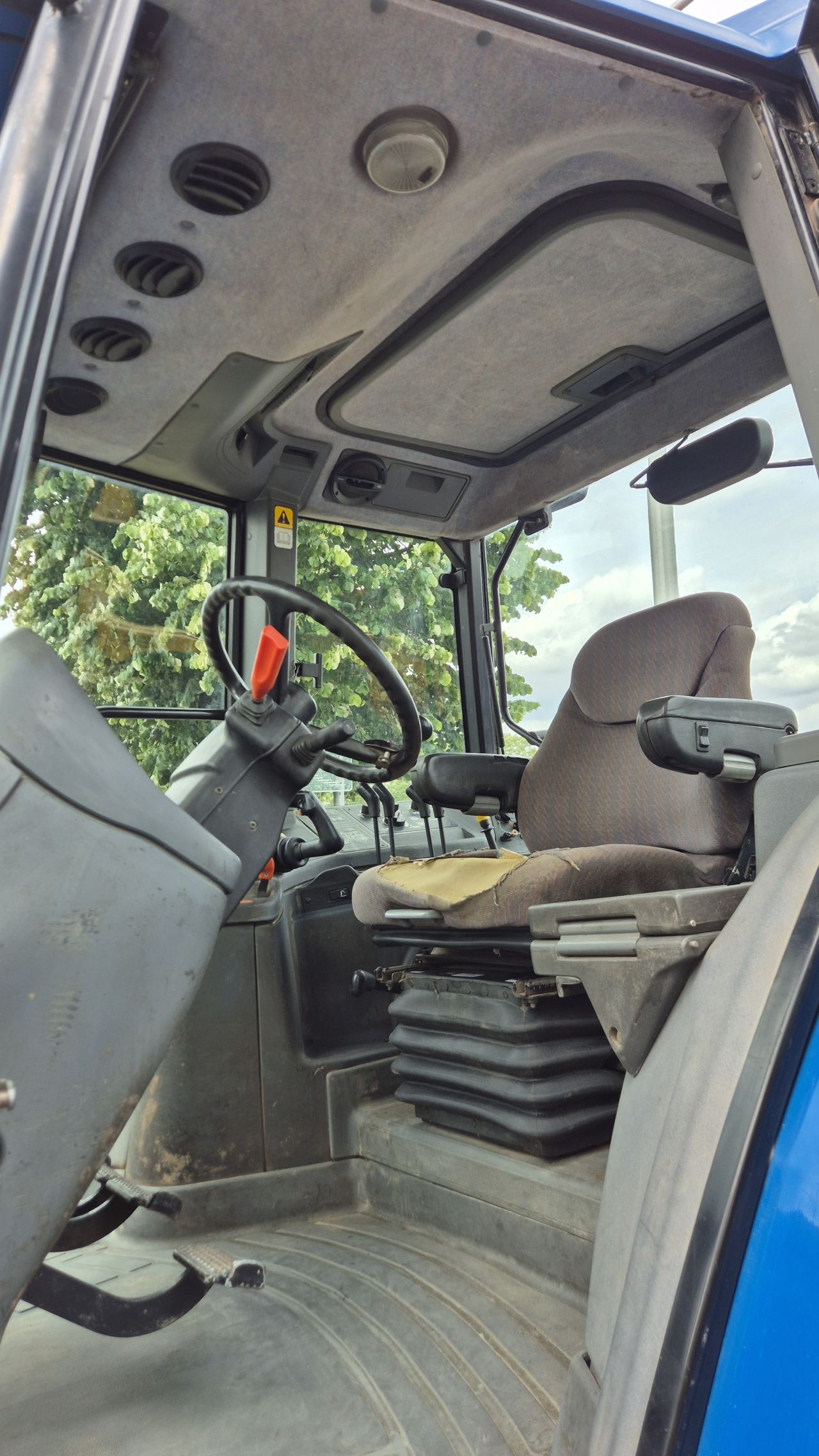 New Holland 8160 RC met Airco en kruip versnelling