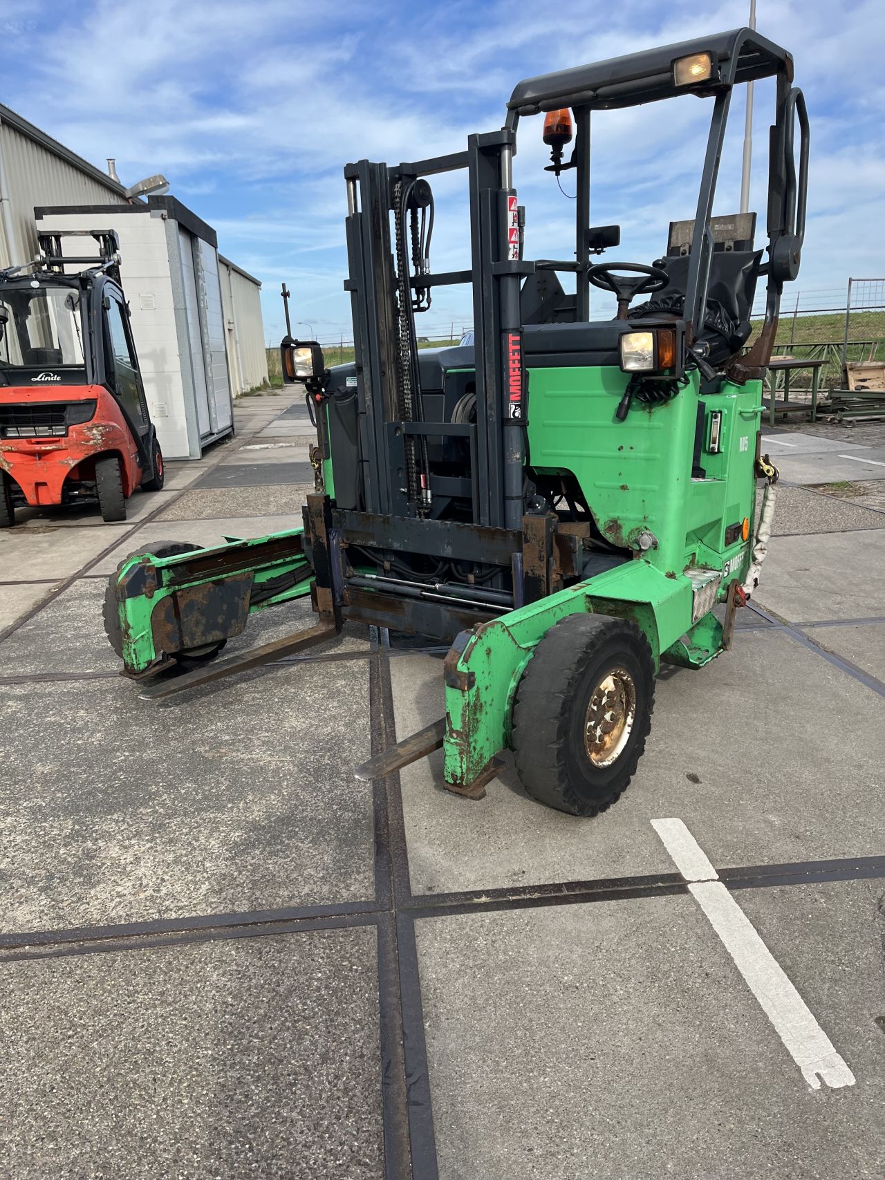 Kooiaap Moffet Ruwterrein Heftruck 2015