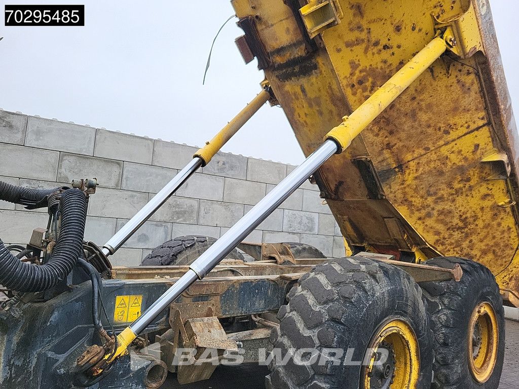 Komatsu HM300-2
