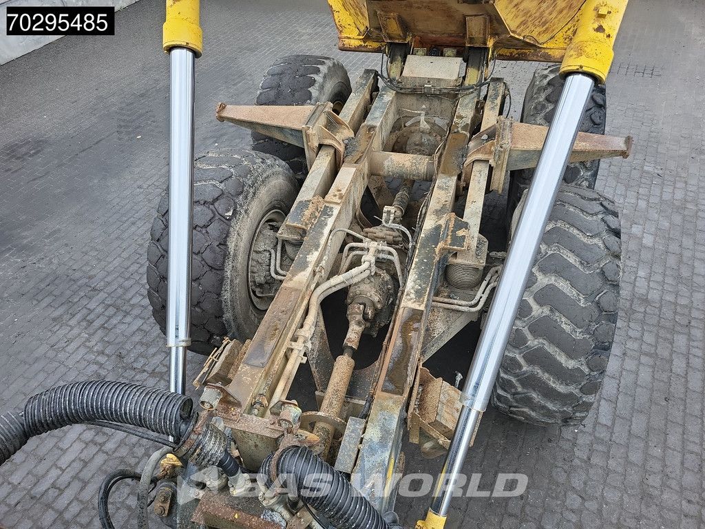 Komatsu HM300-2