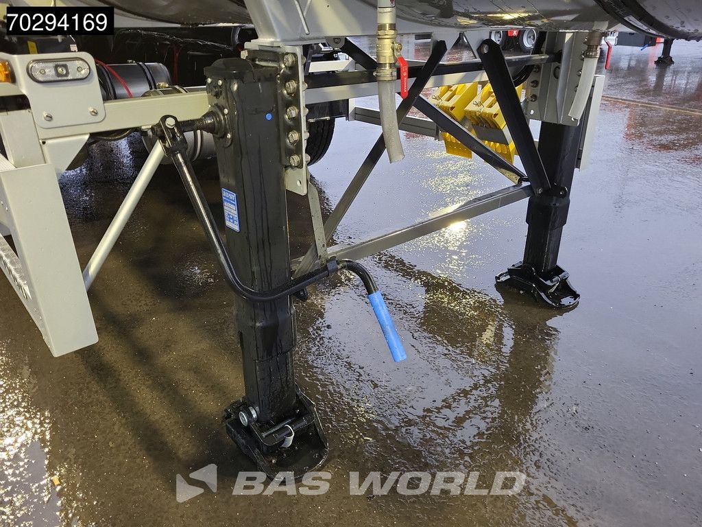 Kässbohrer STS 3 axles New! 32.000L Bitumen