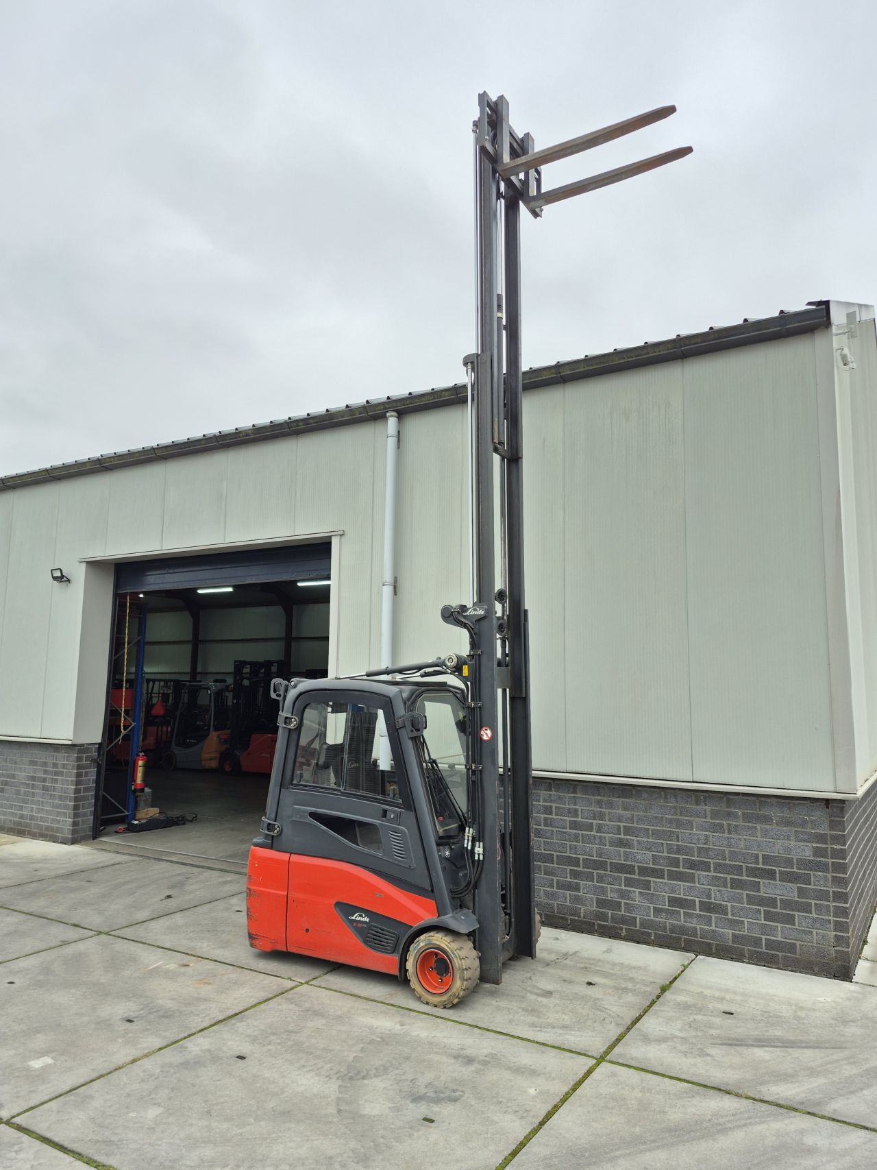 Linde E18L-02 triplex sideshift bj 2015 7727 uur accu 89%