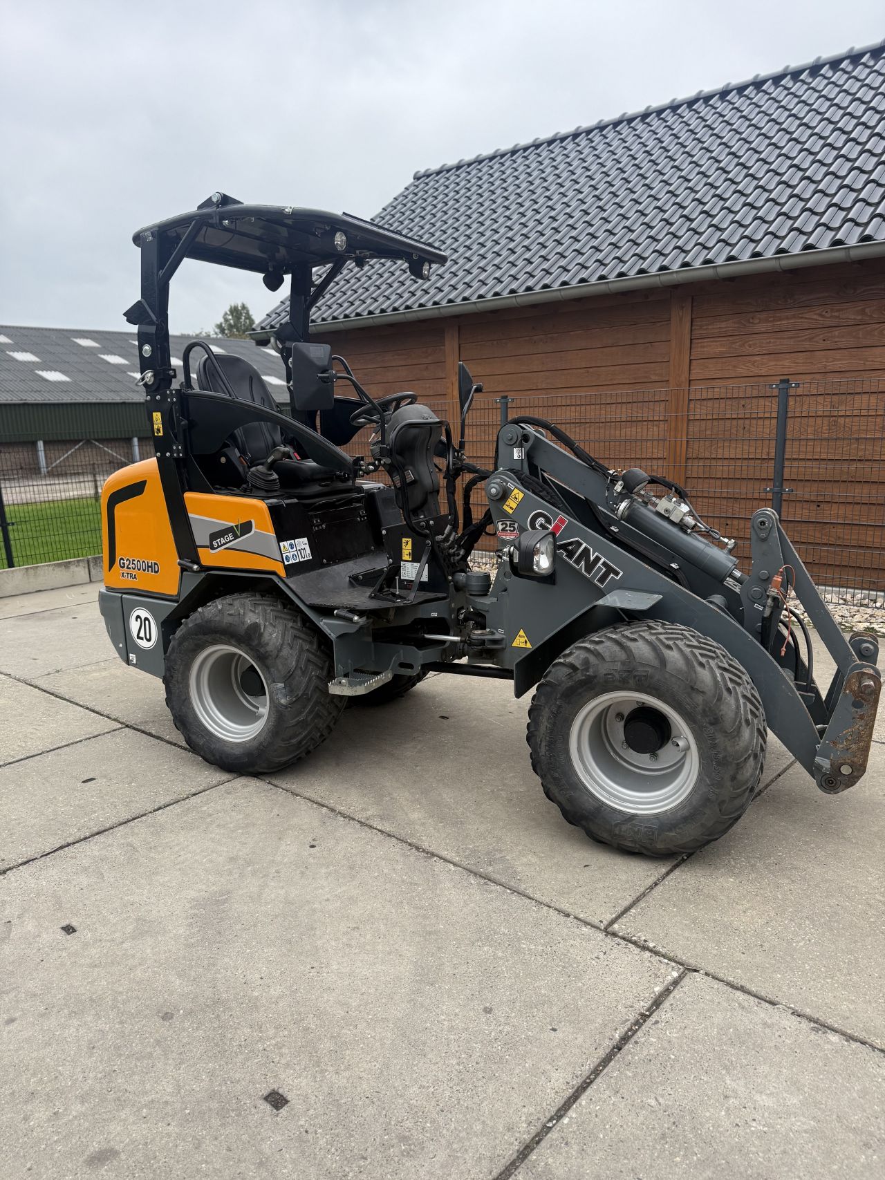 Giant g2500hd extra ( 560 uur )
