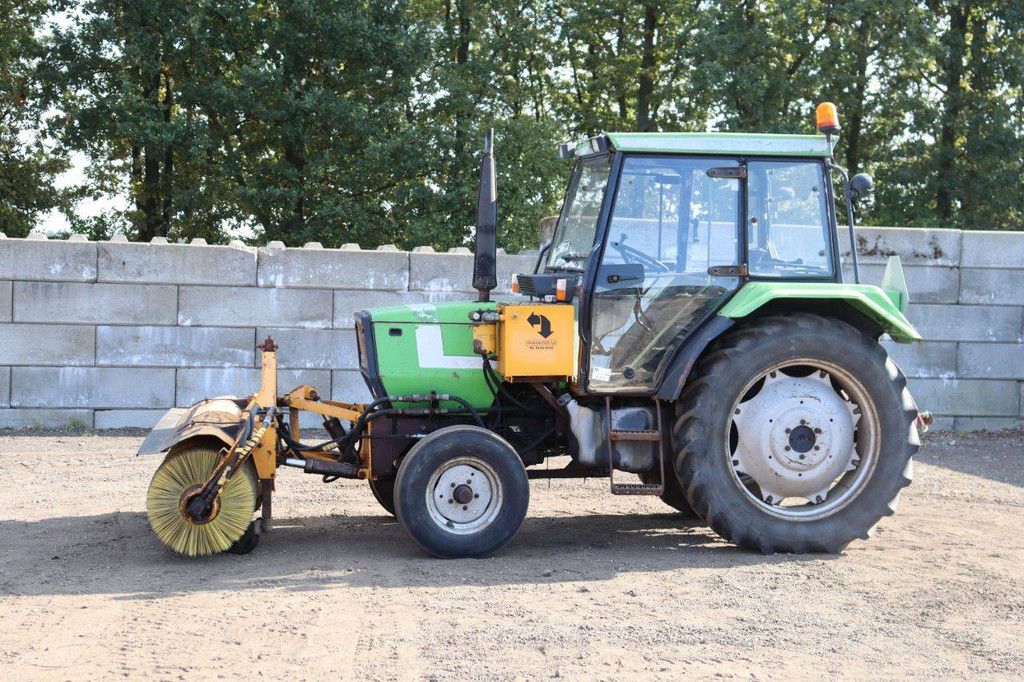 Traktor Deutz Fahr D1066/4-S Diesel 60 PS mit Kehrbürste