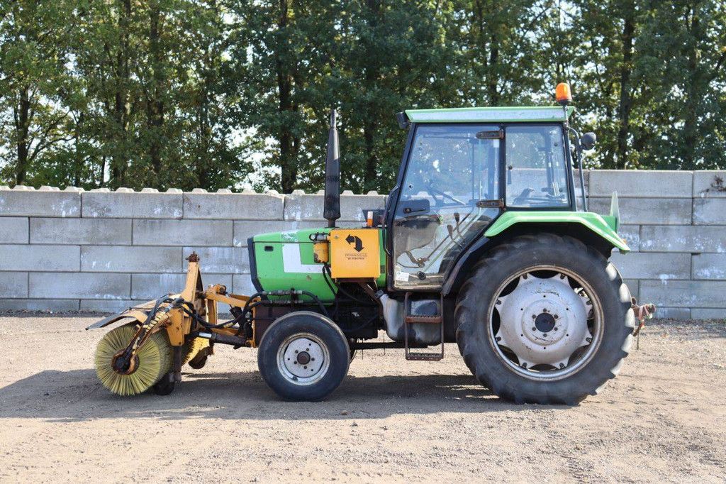 Traktor Deutz Fahr D1066/4-S Diesel 60 PS mit Kehrbürste