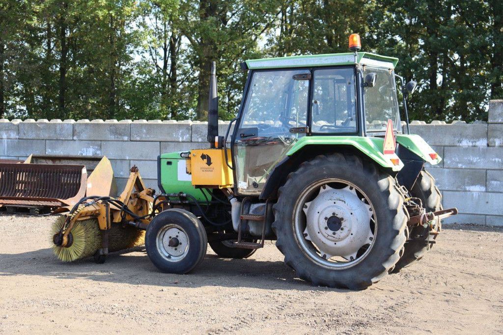 Traktor Deutz Fahr D1066/4-S Diesel 60 PS mit Kehrbürste
