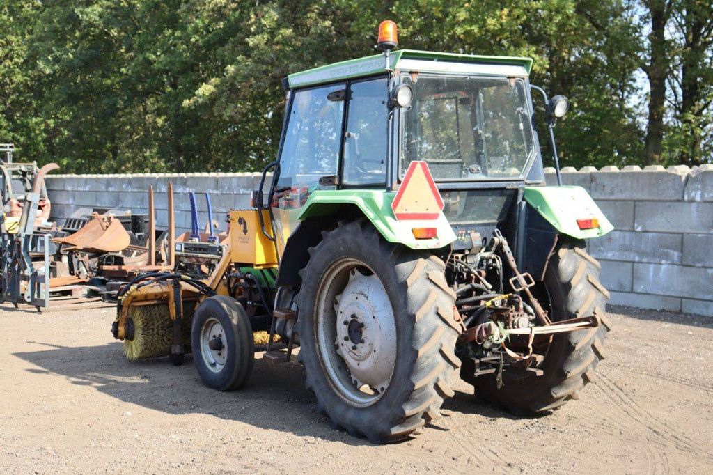 Traktor Deutz Fahr D1066/4-S Diesel 60 PS mit Kehrbürste