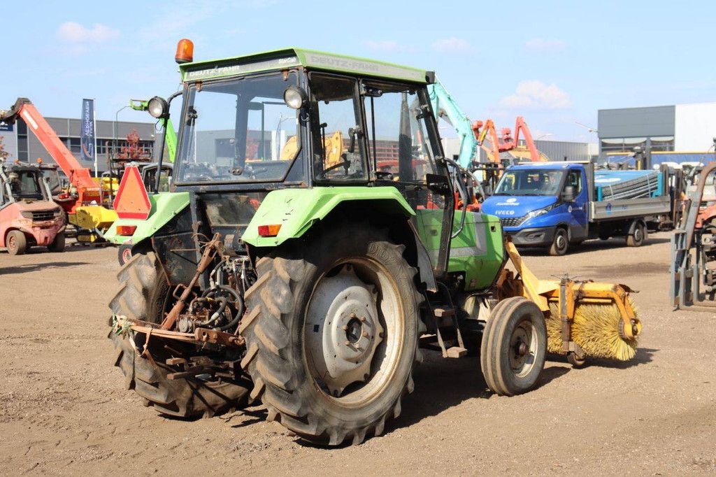 Traktor Deutz Fahr D1066/4-S Diesel 60 PS mit Kehrbürste
