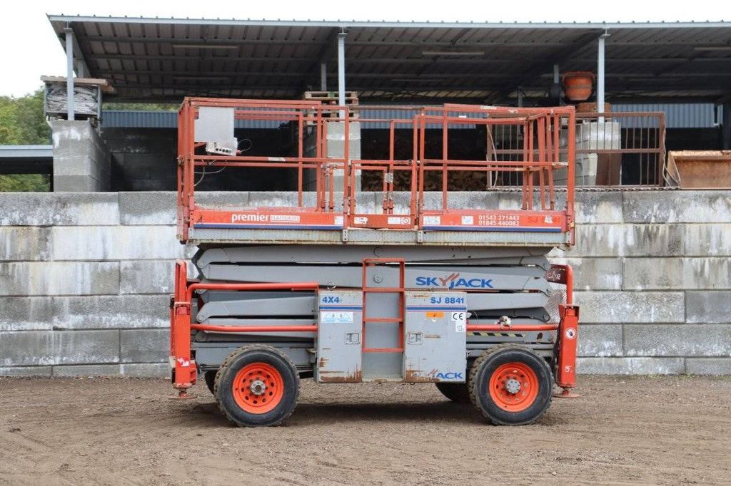 Scissor lift SkyJack SJ8841 LPG 14.5m 2009