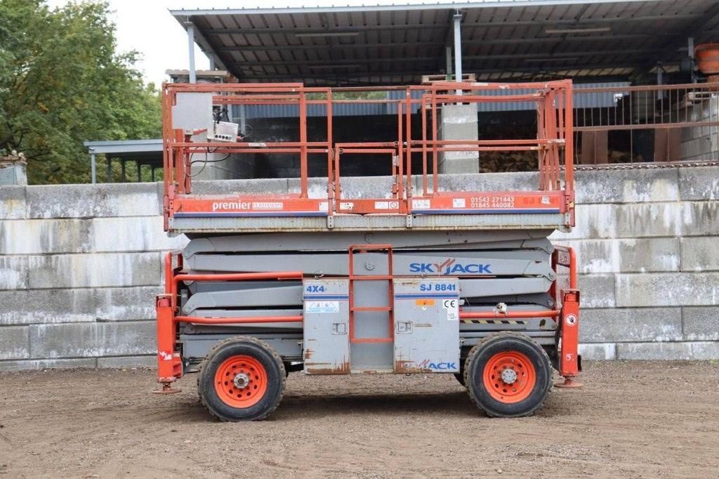 Scissor lift SkyJack SJ8841 LPG 14.5m 2009