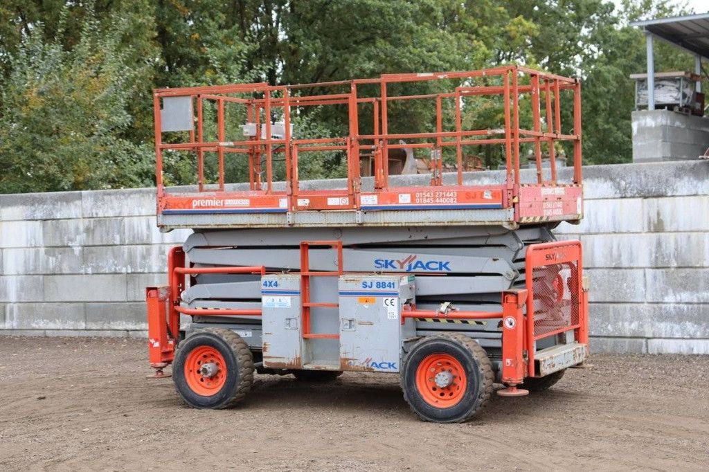 Scissor lift SkyJack SJ8841 LPG 14.5m 2009