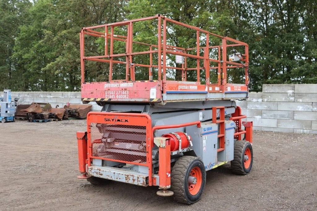 Scissor lift SkyJack SJ8841 LPG 14.5m 2009