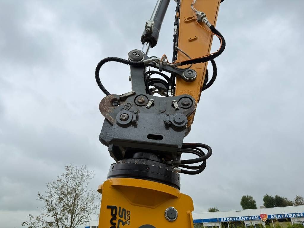Liebherr R922 LC